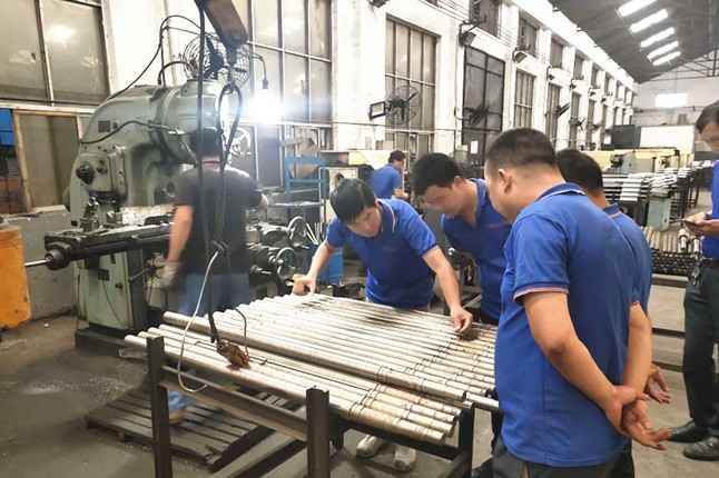 广发体育·广发官方网站-广发体育(中国)每周对各个工序进行质量监督检验的现场。